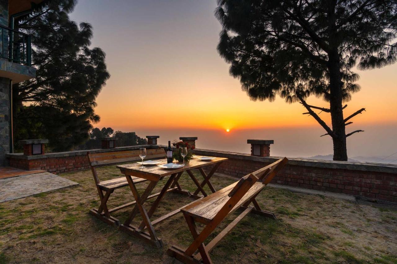 Stayvista At The Winter Line With Complimentary Breakfast Kasauli Kültér fotó